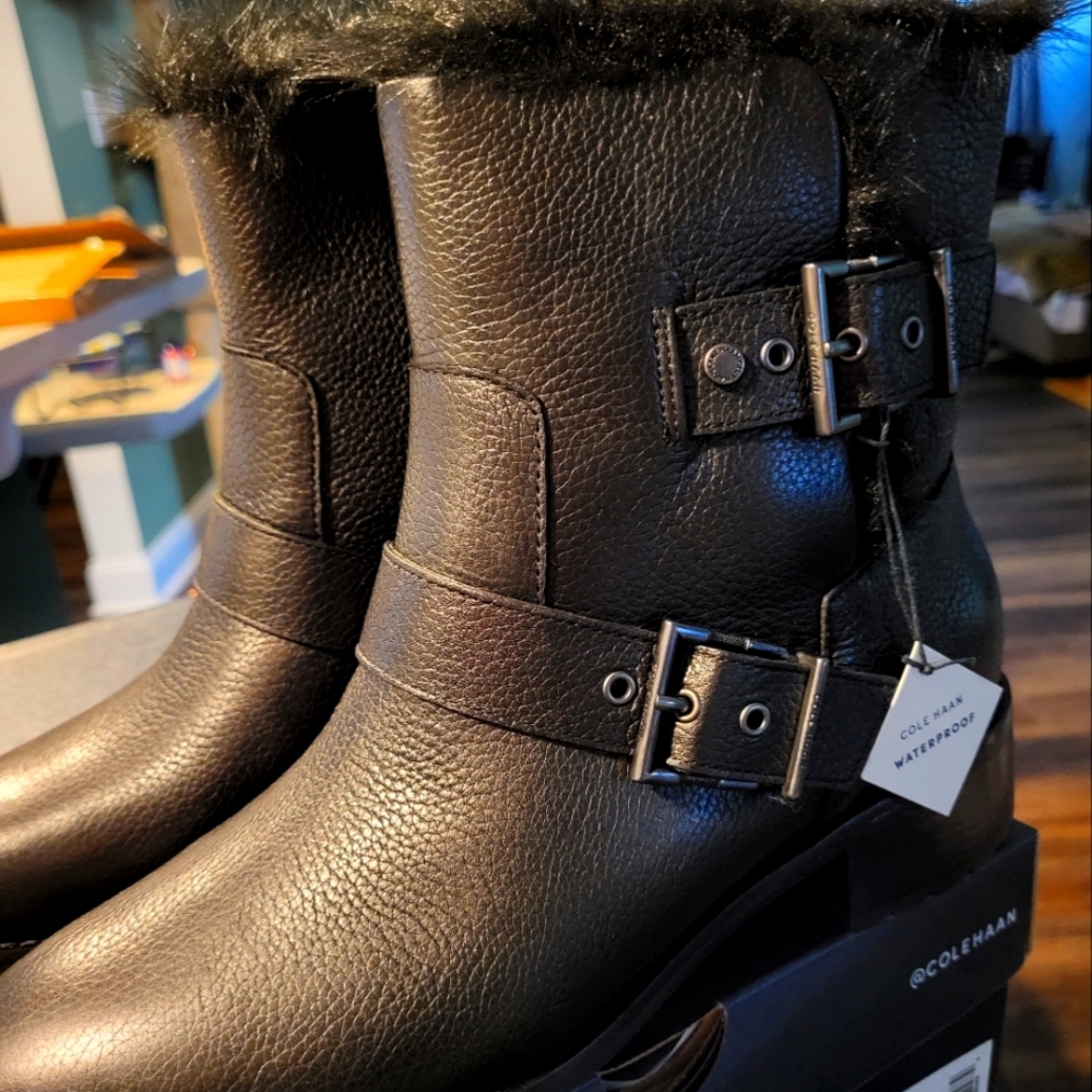 Cole Haan Black Leather w/Faux Fur Lining Size 8